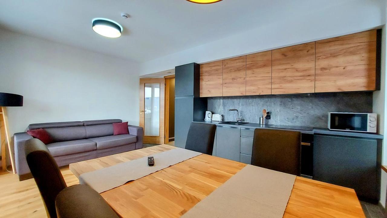 Apartment With Mountain Views