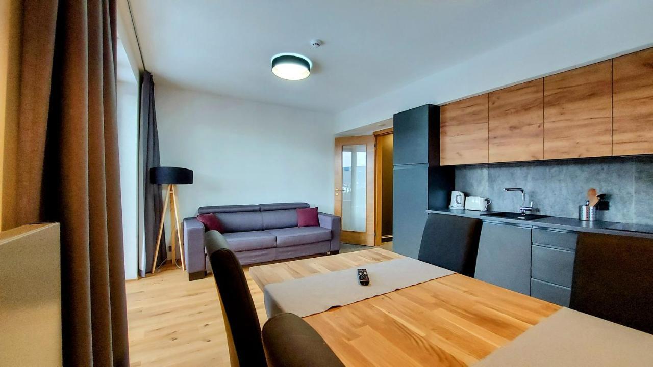 Apartment With Mountain Views