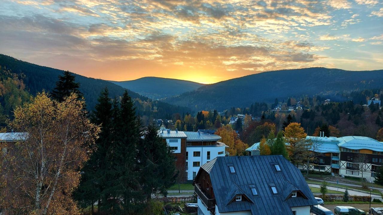 With Mountain Views Apartment *